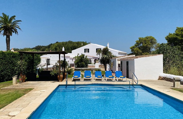 Farmhouse with pool and padel court, free WiFi