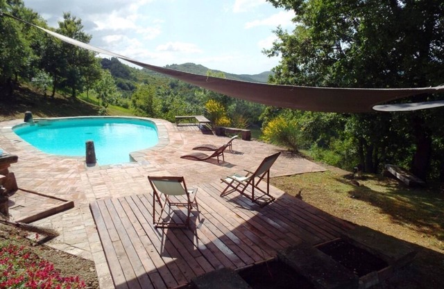 Bauernhaus mit Pool in idyllischer ländlicher Umgebung