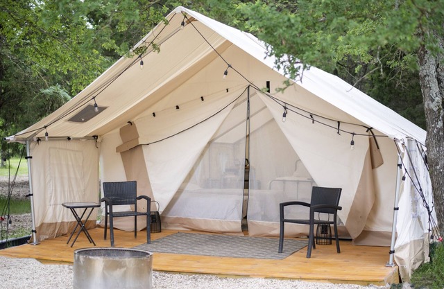 Farmstay & Magical Glamping near Corsicana