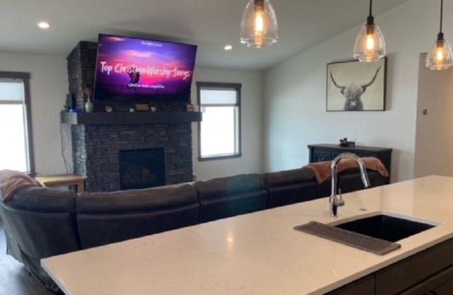 Farmstead Private Home close to everything- CDA & Silverwood Theme Park