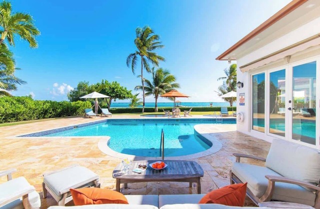 Ultra-Luxus mit einmaliger Aussicht! Schwimmbad! Faroway Villa von CaymanVacation