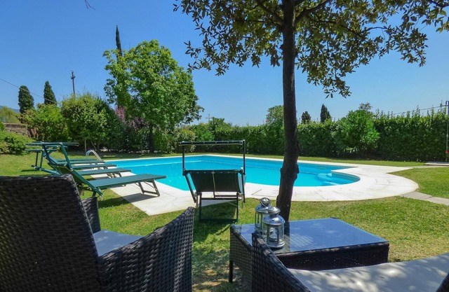 Farro, apartment in a small wine farm with swimming pool