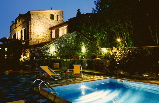 -Faszinierende Luxus-Villa mit privatem Pool in dem alten mittelalterlichen Dorf.