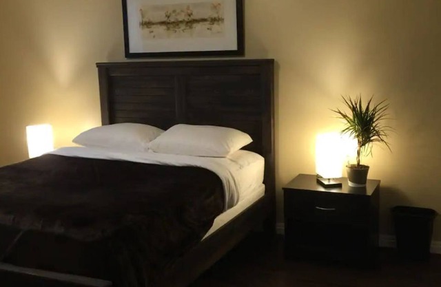 Fast WIFI, Great/Cozy/Work-Remote, Comfy Q beds!