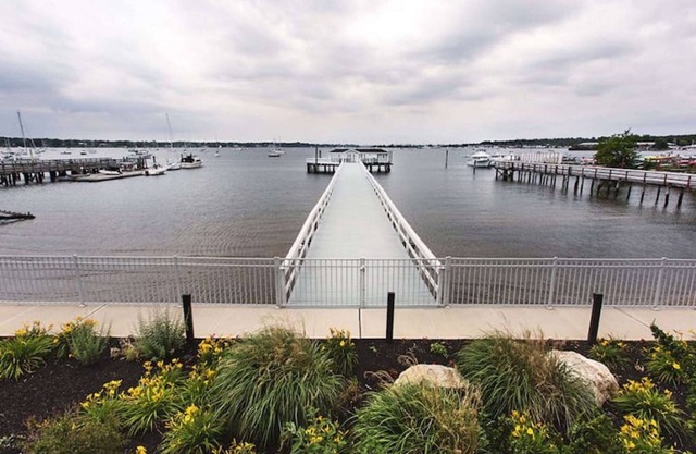 Fathoms Hotel & Marina