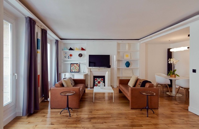 Faubourg / Elysées, ein elegantes Apartment mit zwei Schlafzimmern. im besten Einkaufsviertel von Paris.