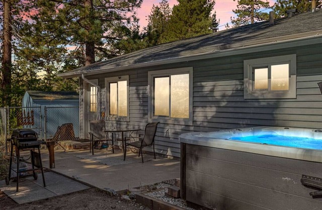 Fawnskin Forest Haven + Pet Friendly + Hot Tub