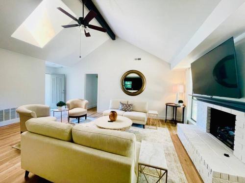 Fayetteville Retreat - Centrally located - Next to Washington Regional Hospital