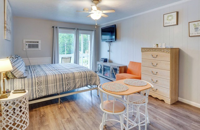 Fayetteville Vacation Rental with Balcony!