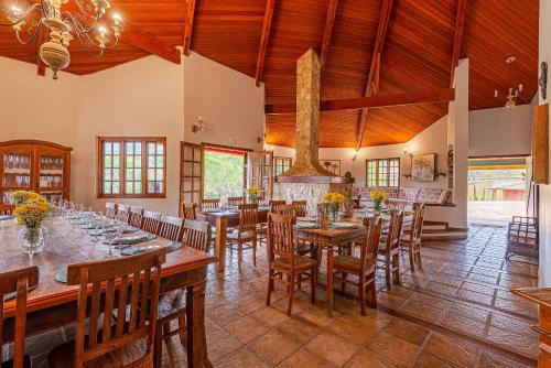 Fazenda com 3 espaços independentes - 10 suítes com PISCINA, 4 suítes com JACUZZI ou Chalé romântico com JACUZZI - Wi-Fi 400MB Lagos e Cavalos