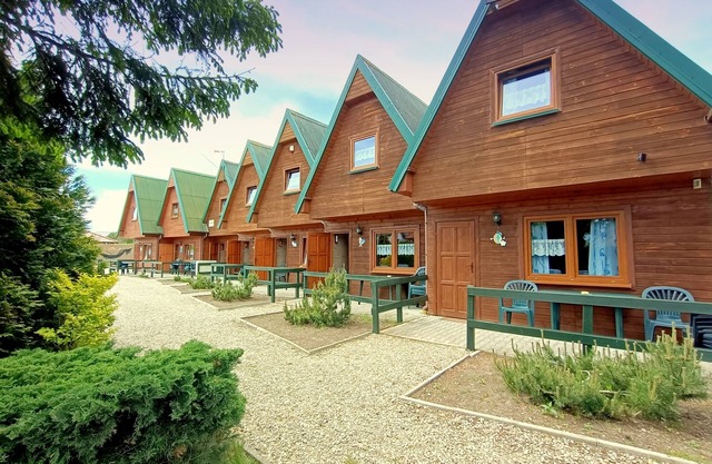 Fe / Ha with 2 bedrooms, week-room, kitchenette, bathroom, 4 to 8 people. Beach 900 m.