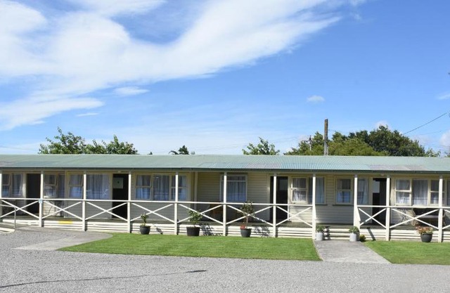 Featherston Motels And Camping