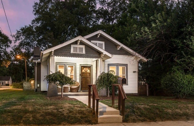 Feb. Discount! East Nash Cottage w/Hot Tub