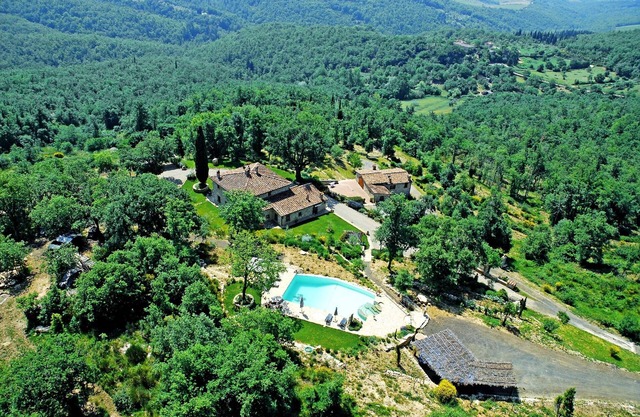 Federico farmhouse with swimming pool and jacuzzi, panoramic position in Chianti