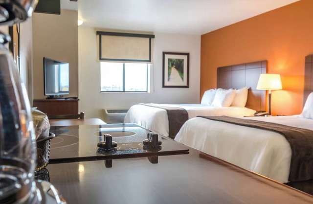 Feel at Home Near Dinosaur Park & WaTiki Waterpark! With Kitchen! Pets Allowed