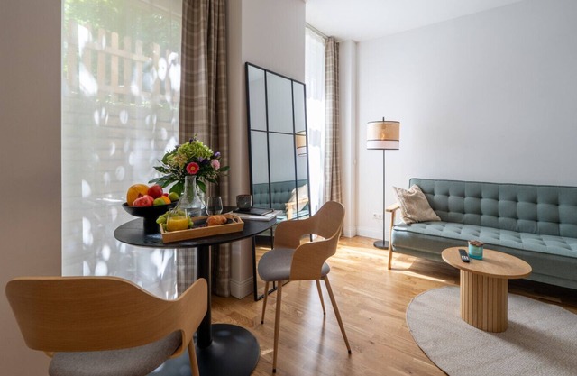 Feel-good apartment with four-poster bed and terrace