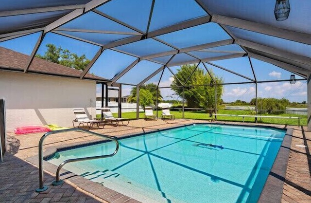Feel @ Home Ft Myers | 3bd | 2bh | POOL | sleeps 8