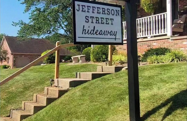 Feel right at home in the Heart of Hermann, with Trolly pick-up at front door.
