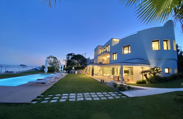 Fenandgi exklusive Villa direkt am Strand mit beheizbarem infinity Pool