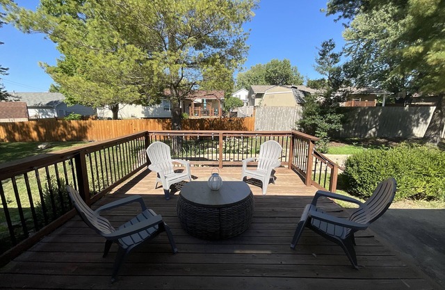 Fenced Yard*Family*Pet Friendly*2 Garage*Professionally Decorated*Open*Bright*