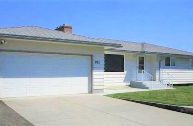 Fenced yard & Garage 5/3 #911ED
