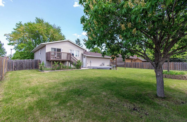 Fenced Yard I XL Dining I Workspace I Pack n Play