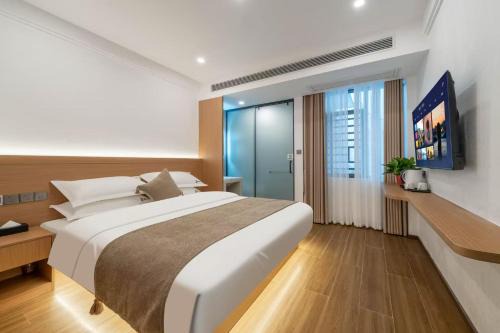 Fenghuang Luming B&B