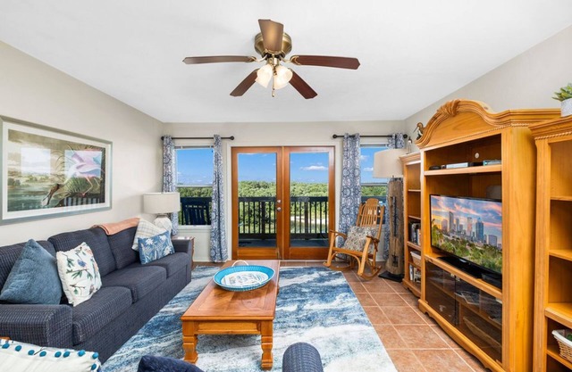 Fenimore Mill 9B! Fresh New Look & Pool!