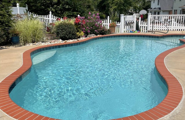Fenton Oasis - private pool and garden