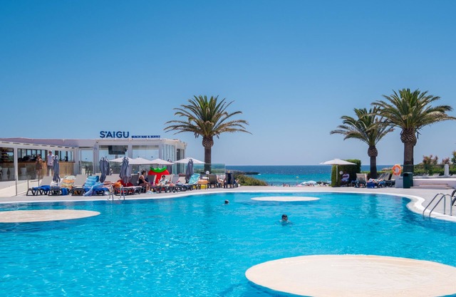 Fergus Style Carema Beach
