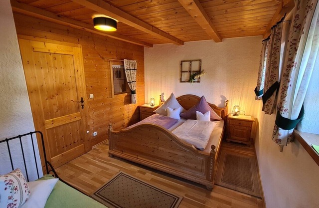 Ferienwohnung Nr. 1, 1-2 Personen, 60 qm, Terrasse, W-LAN, Kachelofen