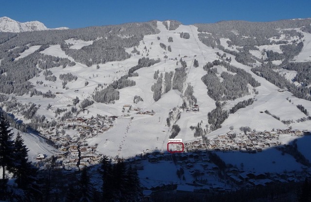 Chalet Ferienhaus Panorama, top location, directly at the lift and ski slope, village center,