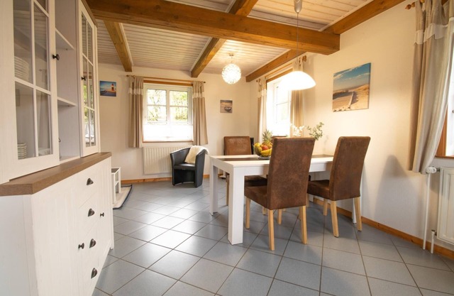Ferienhaus Robbe - mit Garten und Sauna, Hunde erlaubt
