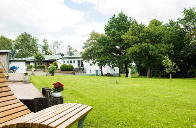 Ferienhof - Weites - Land, große FeWo mit Terrasse, Garten und Kinderspielplatz