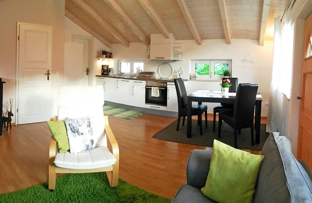 Ferienwohnung 40 qm Wohn- und Schlafzimmer separat und Westbalkon