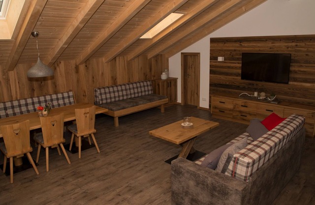 Ferienwohnung 5, Bäckeralm für 4 Personen, 2 Schlafzimmer, Balkon, 95 m²