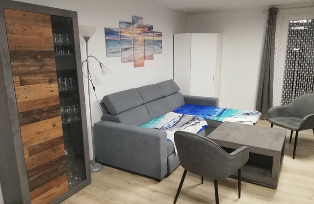 gr. Wohnung ganz im Erdgeschoss, 2-6Pers, Hund erlaubt, Nähe Spielscheune/Strand