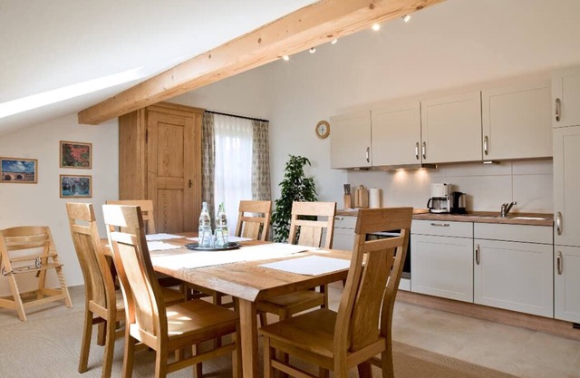 Ferienwohnung für bis zu 4 Personen im 2. Stock mit Balkon und zwei seperaten Schlafzimmern