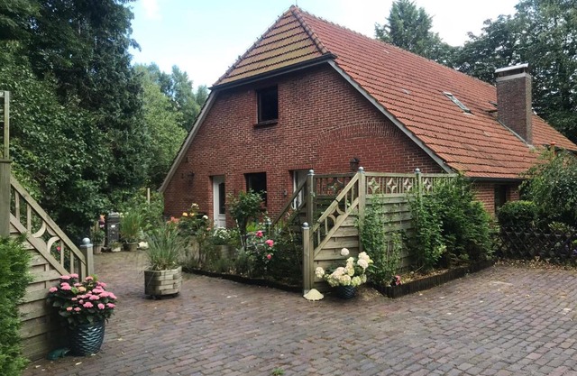 Ferienwohnung Gulfhaus, mit Sauna und großem Garten