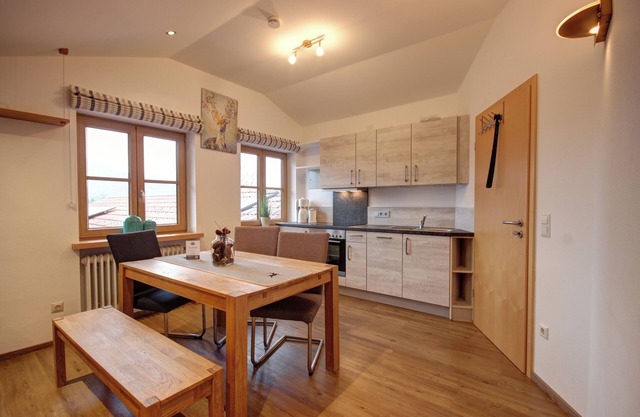 Ferienwohnung Hochfelln für 4 Personen, Küchenzeile, 1 sep. Schlafzimmer, 55 qm