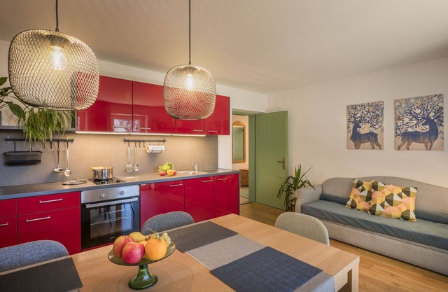 FeWo Im Helui, 65 m² für 2 - 4 Personen, Terrasse mit Garten, WLAN, Parkplatz.