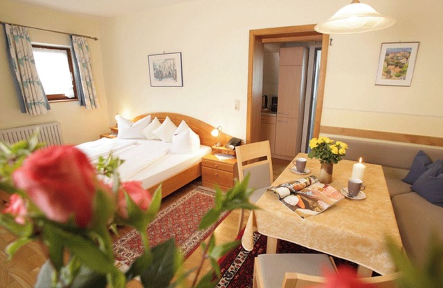Ferienwohnung Nr. 2 bis 4 Personen, 42 qm, im 2 OG. mit 1 Wohnschalfzimmer, Kinderzimmer, Balkon