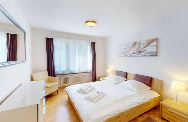 Very nice 1BR flat with sunny balcony (Sky4)