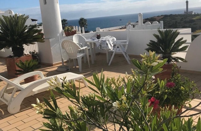 Ferragudo, Traum Lage, Apartement mit Meerblick und viel Platz, 100 qm² Terrasse