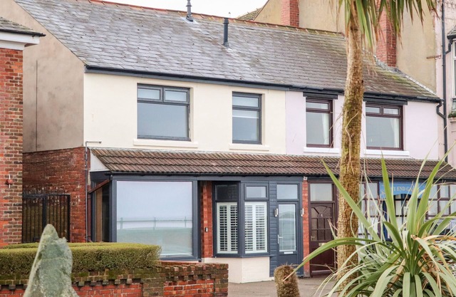 FERRY VIEW, pet friendly in Knott End-On-Sea