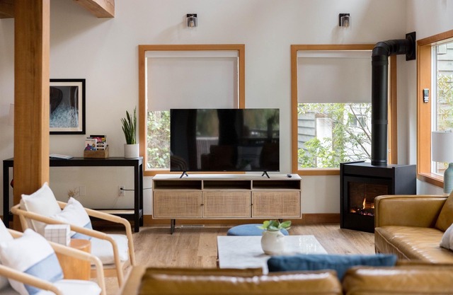 Fetch Tofino | Brand new home w private hot tub