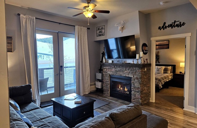 Einige Schritte zum Heben: Moderne Ski-In / Ski-Out 2bed / 2bath Condo in Basecamp