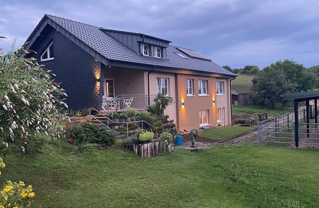 idyllisch in der Landschaft liegendes Anwesen 4 Schlafzimmer und Sauna