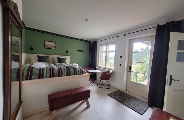 *** FeWo Schwalbennest im Hillehof Ostrau *** Balkon Bergblick Ladestation