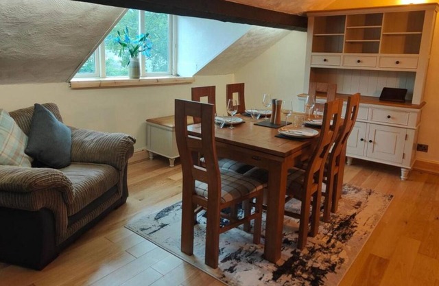 Modern-Apartment-Eigenes Badezimmer-Bergblick